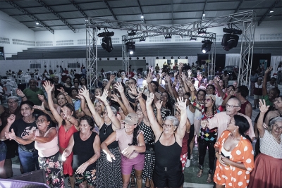 Baile Retrô celebra o retorno das atividades do Centro de Convivência dos Idosos