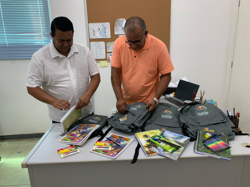 Prefeitura prepara entrega de 9 mil kits escolares