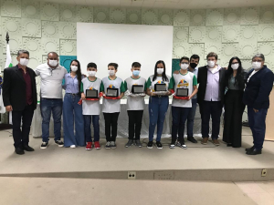 Alunos recebem no IFF premiação pelo melhor desempenho da história de SFI na OBMEP