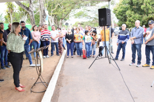 Prefeita Francimara entrega carro ao ESF de Pingo D’Água e assina Ordem de Serviço para construção de praça na mesma localidade