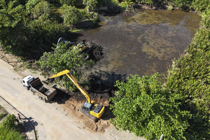 Trabalhos do programa “Limpa Rio” avançam na Lagoa do Salgadinho