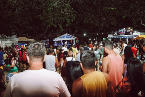 Luciano Botinelly agita Maguinhos e encerra com chave de ouro o "Verão do Seu Jeito"
