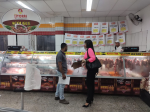 Procon notifica supermercados por venda de carne previamente moída