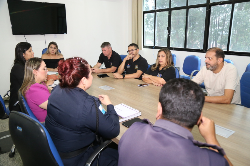 SFI recebe representantes da Prefeitura de Cambuci, que busca implantar Ronda Maria da Penha