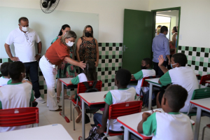 Prefeita entrega reforma e ampliação da escola de Bom Jardim