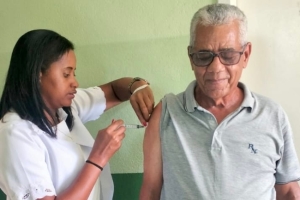 Vacinação contra gripe nas UBSs estimula população a se imunizar neste sábado