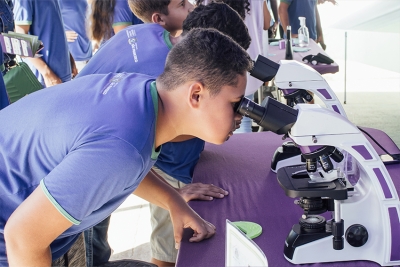 Escola modelo recebe projeto “Ciências sob Tendas” da UFF