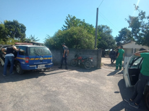 Proprietário de curral é notificado por criação de animais em área urbana