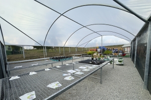 Comunidade de Deserto Feliz recebe estufa de alta tecnologia