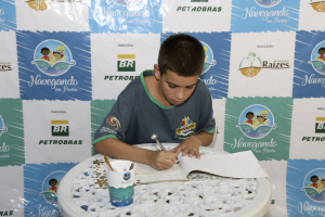 Parceria entre Prefeitura e “Navegando na Poesia” lança livro de alunos da rede municipal