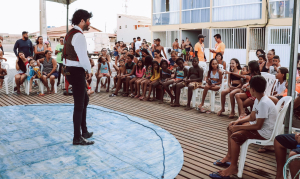 Espetáculo circense encanta crianças em Santa Clara