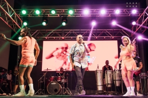 Banda Me Puxa encerra com alto astral o Rota do Seu Jeito em Santa Clara