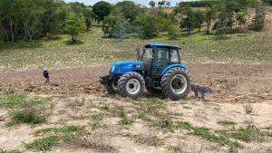 Parceria entre Agricultura e Embrapa Solos recupera pastagens degradadas e constrói barragens subterrâneas