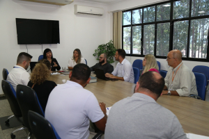 Procon se reúne com Defensoria Pública e representantes de concessionárias e cobra melhorias da Enel, Vivo e Águas do Rio