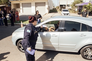 Ronda Maria da Penha realiza panfletagem sobre o “Agosto Lilás”