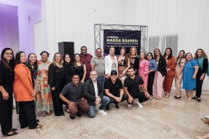 Secretaria de Educação premia e homenageia professores em noite festiva