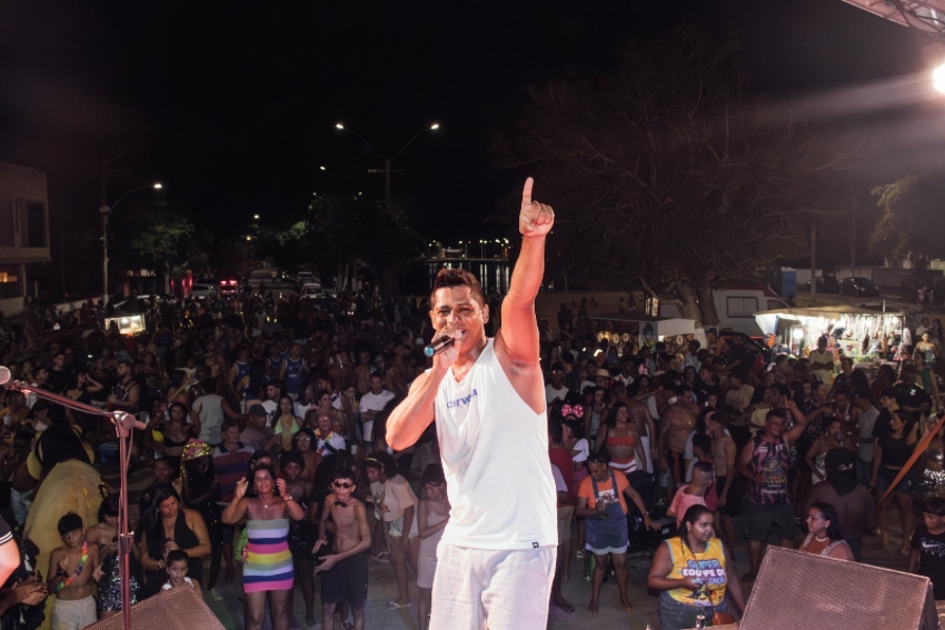 Segundo dia de Carnaval movimenta o litoral de São Francisco