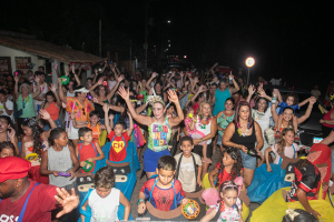 Mini bloco de rua anima matinê em Guaxindiba