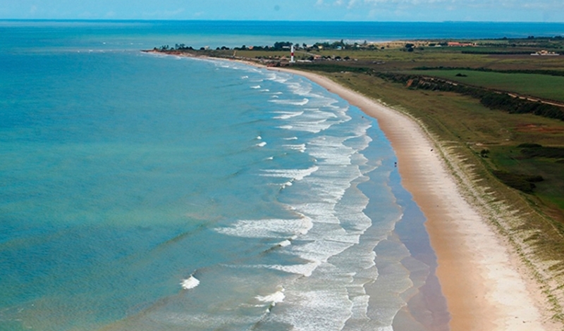 Litoral com cerca de 60 km é oportunidade para turistas aproveitarem o feriadão em SFI