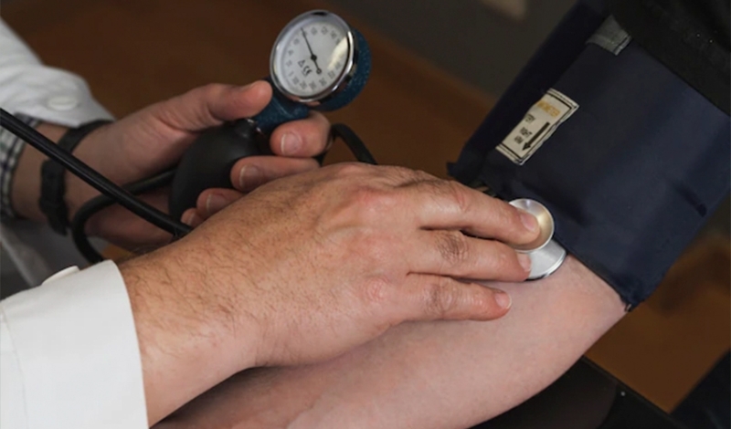 Prefeitura alerta para os riscos da hipertensão arterial no “Abril Vermelho”