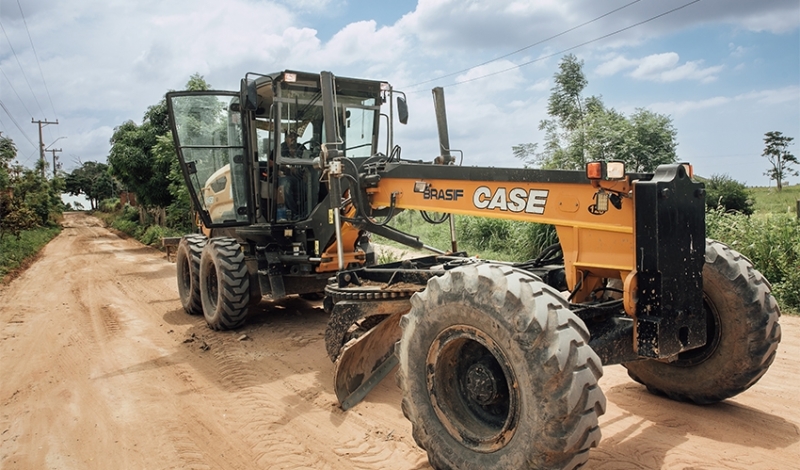 Prefeitura intensifica patrolamento e melhora estradas em quatro localidades